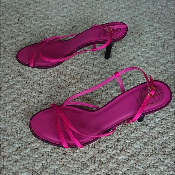 Lilly Pulitzer Elegant Pink satin Strappy Sandals size 6.5 - Picture 2 of 11